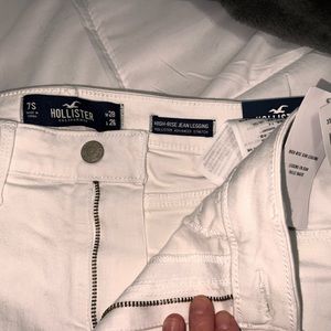 New w/ Tags! Hollister Women’s size 7s white High Rise Jean Jeggins